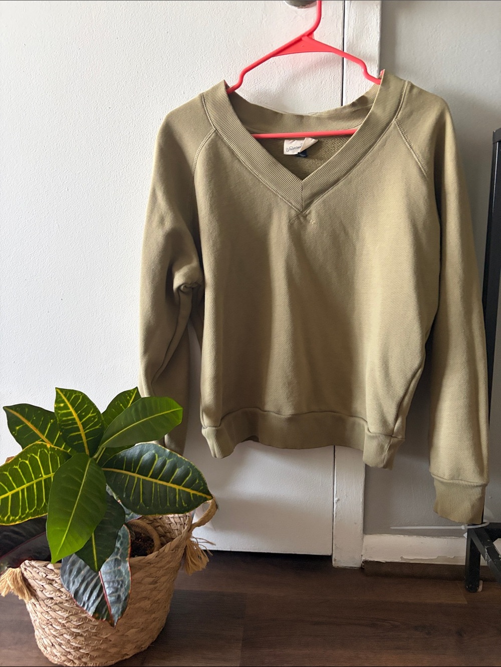 Universal Thread Olive Green V-Neck Women's Sweater